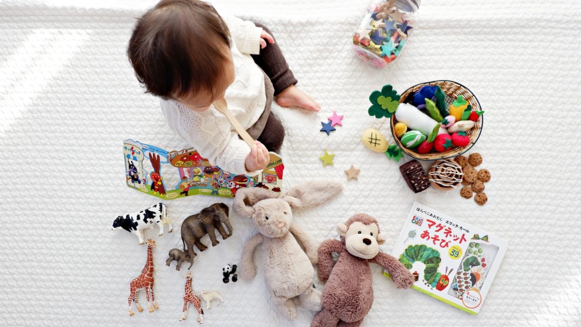 Baby-sitting et garderie : lequel est le mieux pour les enfants ?